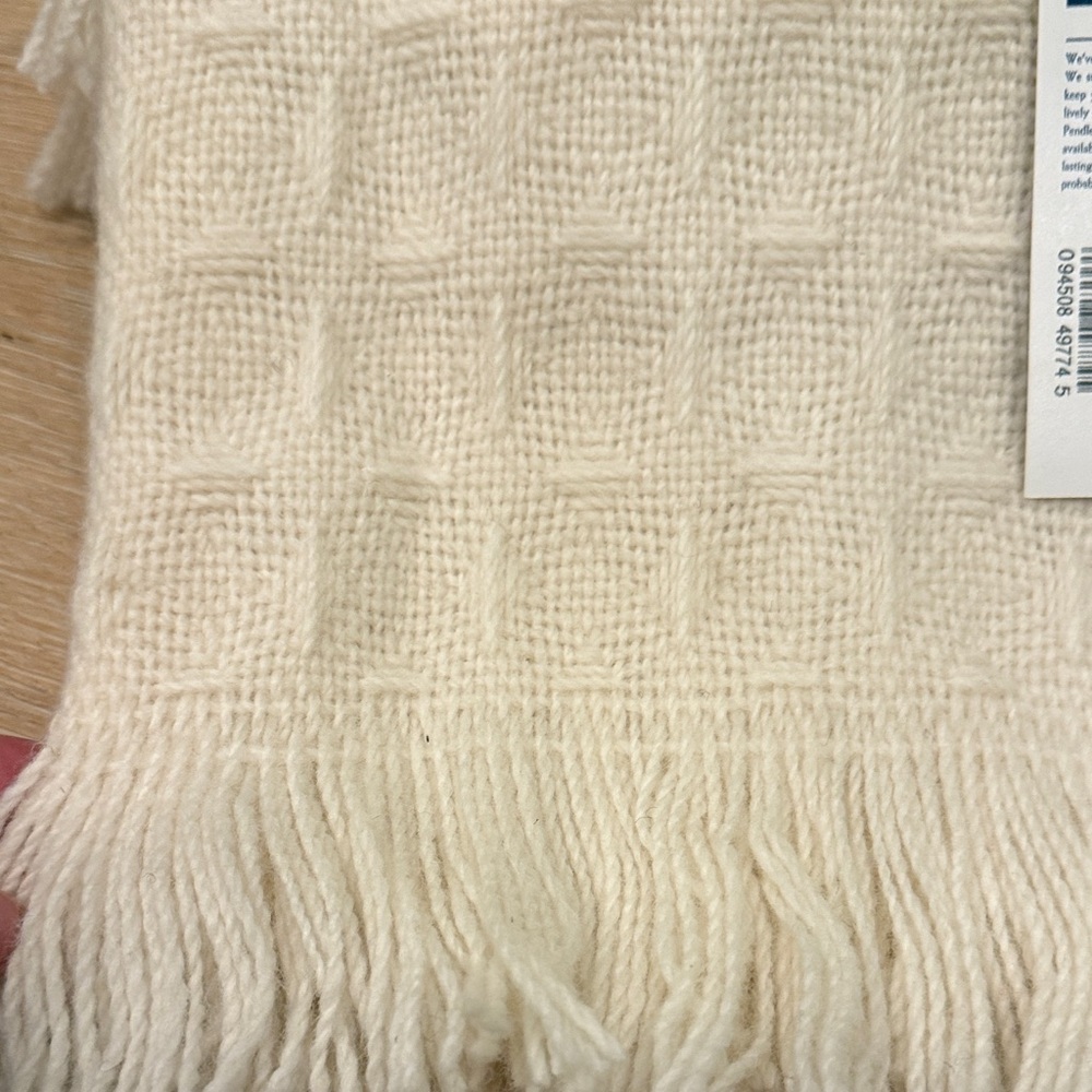 Vintage 100% WOOL NWT Pendleton Ivory Throw with Fringe - Picture 5 of 5